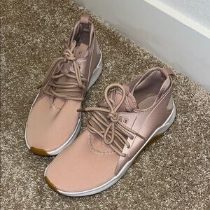 Reebok Women's Rose Gold Sneakers